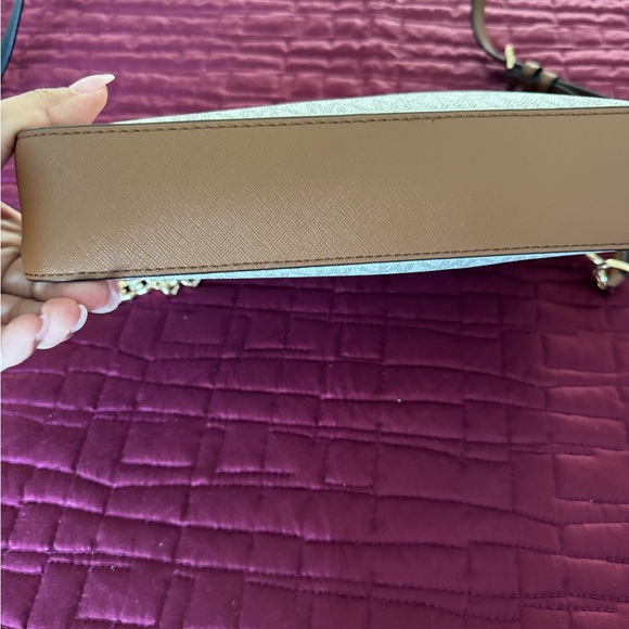 Michael Kors White and Tan Crossbody Bag with Gold Chain - Picture 4 of 4